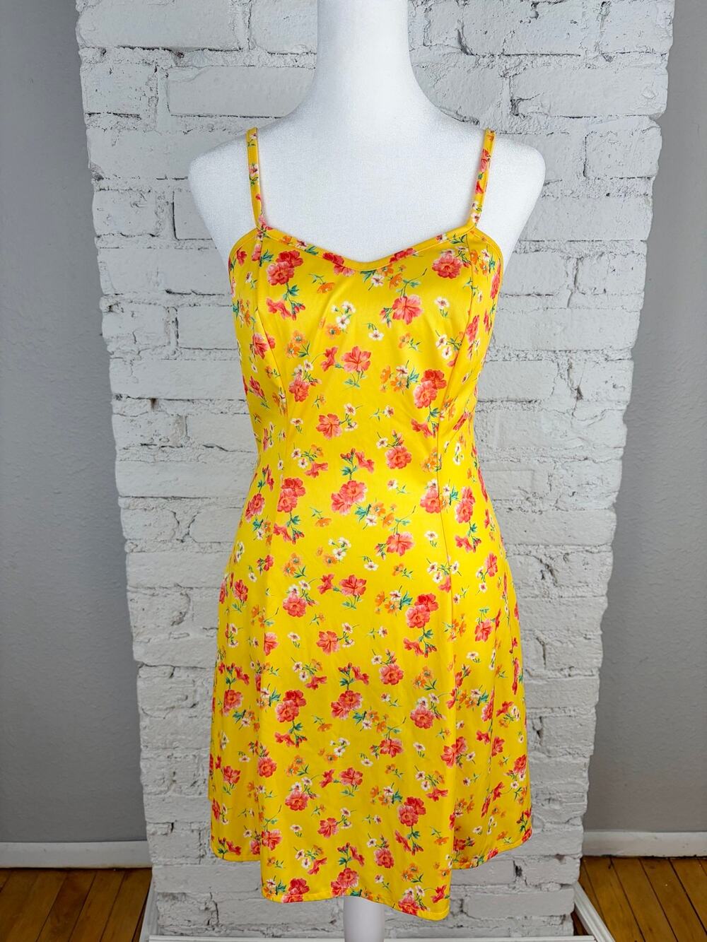 Fredrick’s of Hollywood Vintage Mini Floral Lace Up Dress M